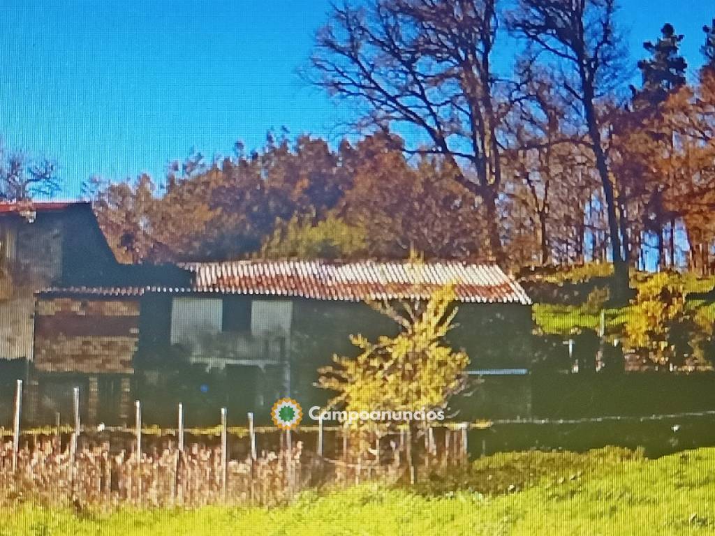 casa con terreno y garaje  en Ourense