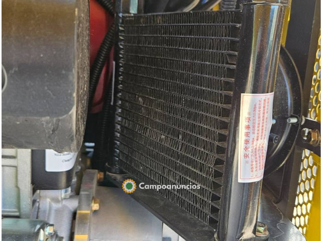 MINI EXCAVADORA GIRATORIA de 1.000 KG NU en Murcia