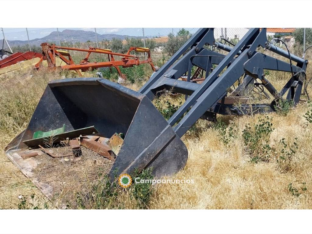 PALA PARA TRACTOR JOHN DEERE 3135.   en Murcia
