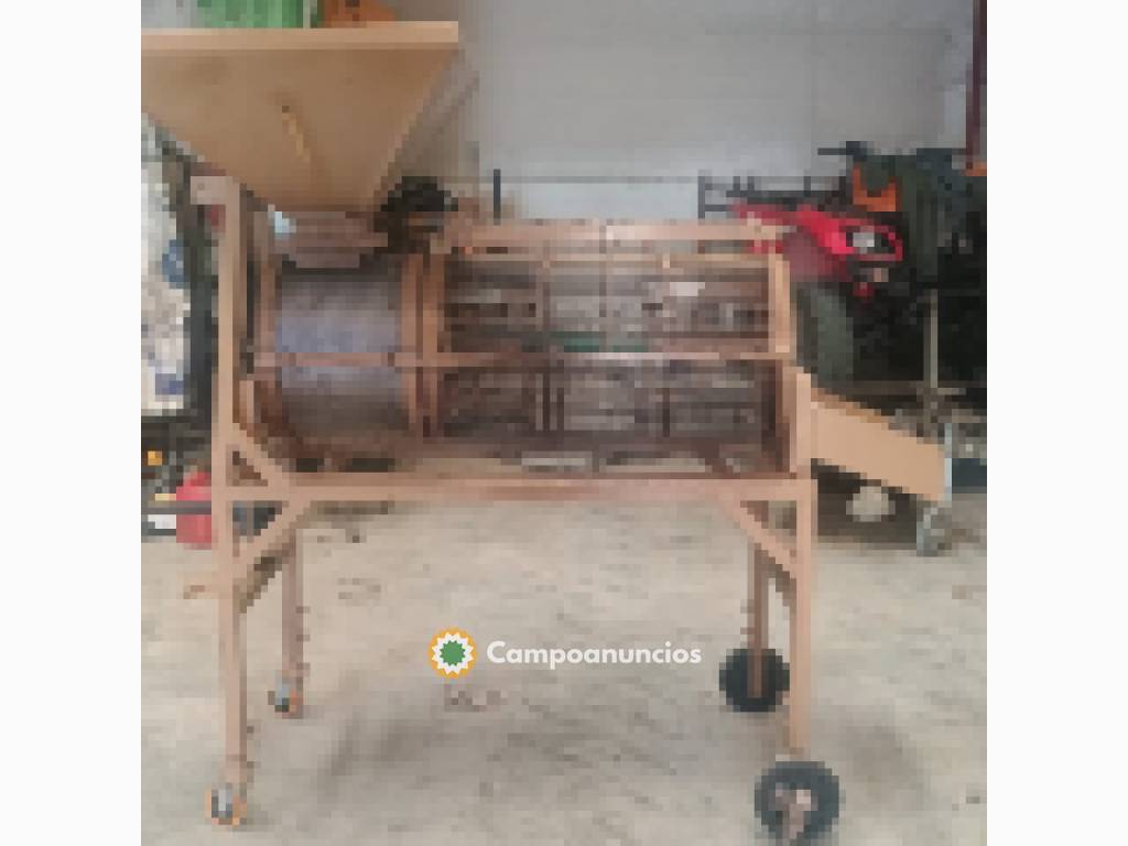 Peladora de nueces en Jaén